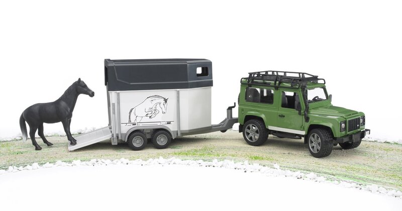 Bruder Land Rover Defender apvidus auto ar zirgu piekabi internetā
